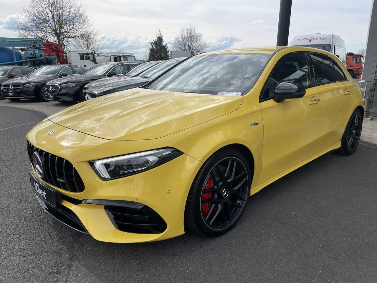 Mercedes-Benz A 45 S AMG PerfSitz+Night+PAGA+RIDE +19' - Sedan araba: fotoğraf 2 Mercedes-Benz A 45 S AMG PerfSitz+Night+PAGA+RIDE +19' - Sedan araba: fotoğraf 2