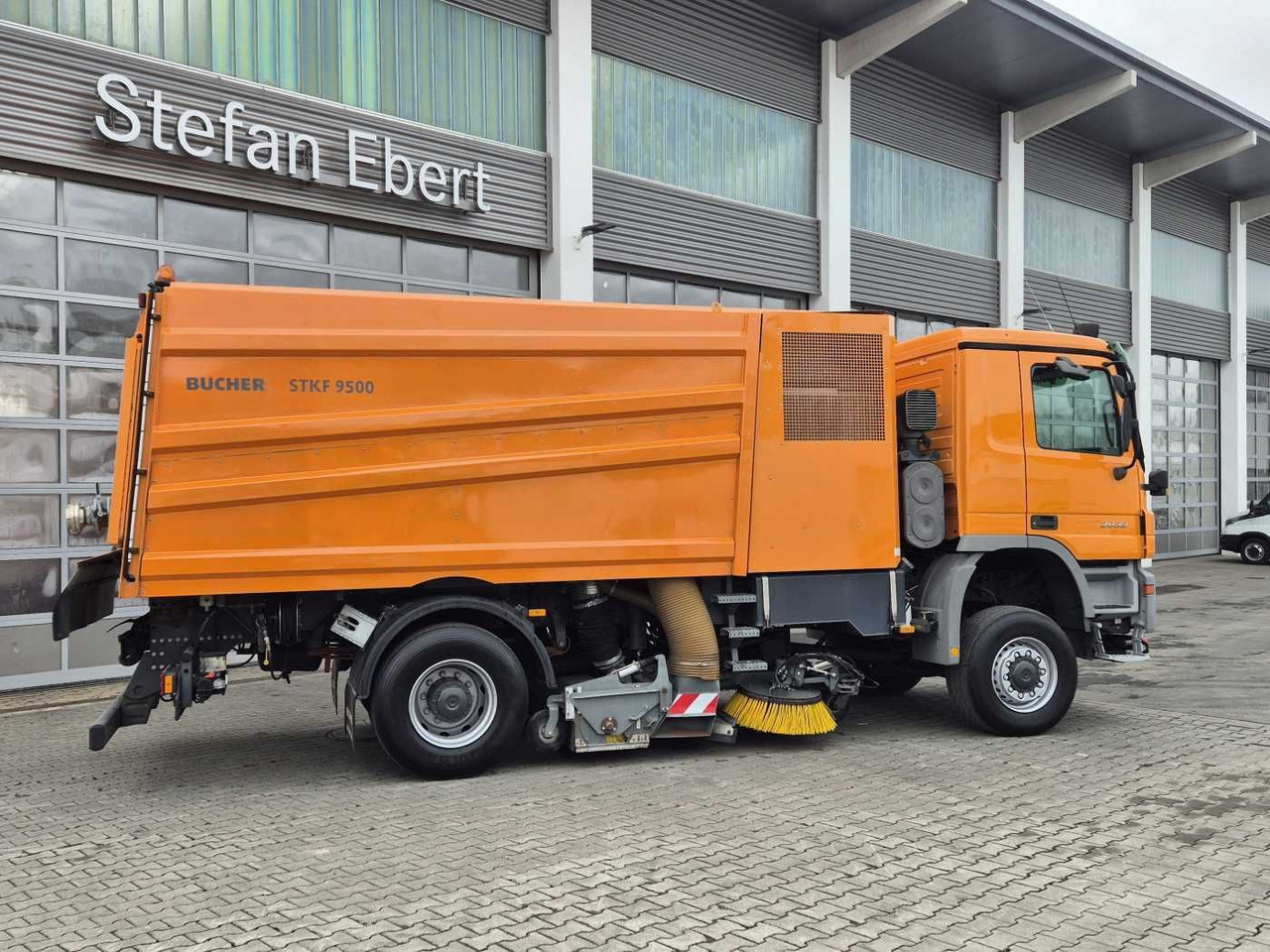 Yol süpürme aracı Mercedes-Benz Actros 2032 A 4x4 Bucher STKF 9500 Airport 30x: fotoğraf 6