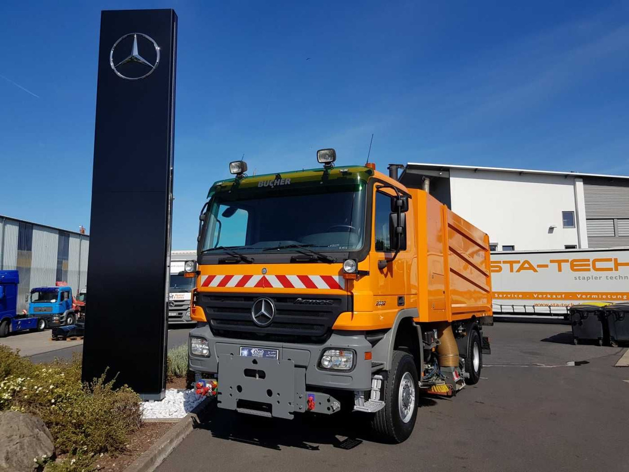 Mercedes-Benz Actros 2032 A 4x4 Bucher STKF 9500 Airport - Yol süpürme aracı: fotoğraf 1 Mercedes-Benz Actros 2032 A 4x4 Bucher STKF 9500 Airport - Yol süpürme aracı: fotoğraf 1
