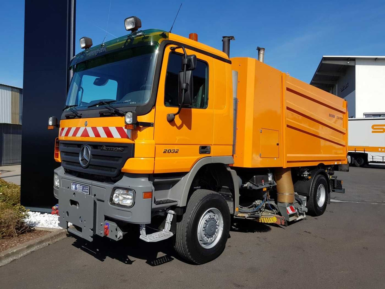 Mercedes-Benz Actros 2032 A 4x4 Bucher STKF 9500 Airport - Yol süpürme aracı: fotoğraf 3 Mercedes-Benz Actros 2032 A 4x4 Bucher STKF 9500 Airport - Yol süpürme aracı: fotoğraf 3
