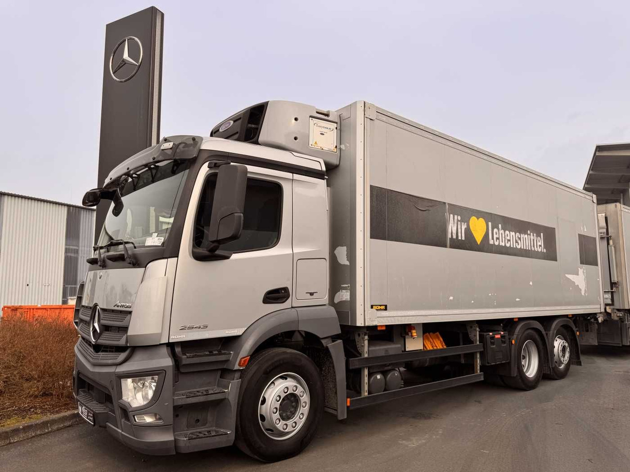 Mercedes-Benz Antos 2543 L 6x2 Kühlkoffer Carrier LBW Bär - Refrijeratör kamyon: fotoğraf 1 Mercedes-Benz Antos 2543 L 6x2 Kühlkoffer Carrier LBW Bär - Refrijeratör kamyon: fotoğraf 1