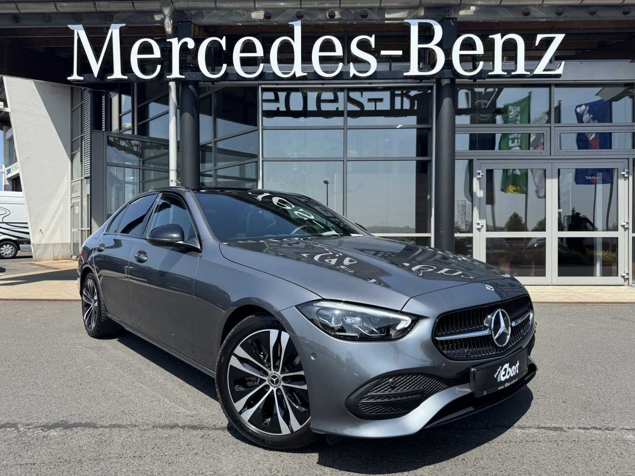 Mercedes-Benz C 300 4M Avantgarde+Pano+Bumester+AHK+RFK+ Night - Sedan araba: fotoğraf 1 Mercedes-Benz C 300 4M Avantgarde+Pano+Bumester+AHK+RFK+ Night - Sedan araba: fotoğraf 1