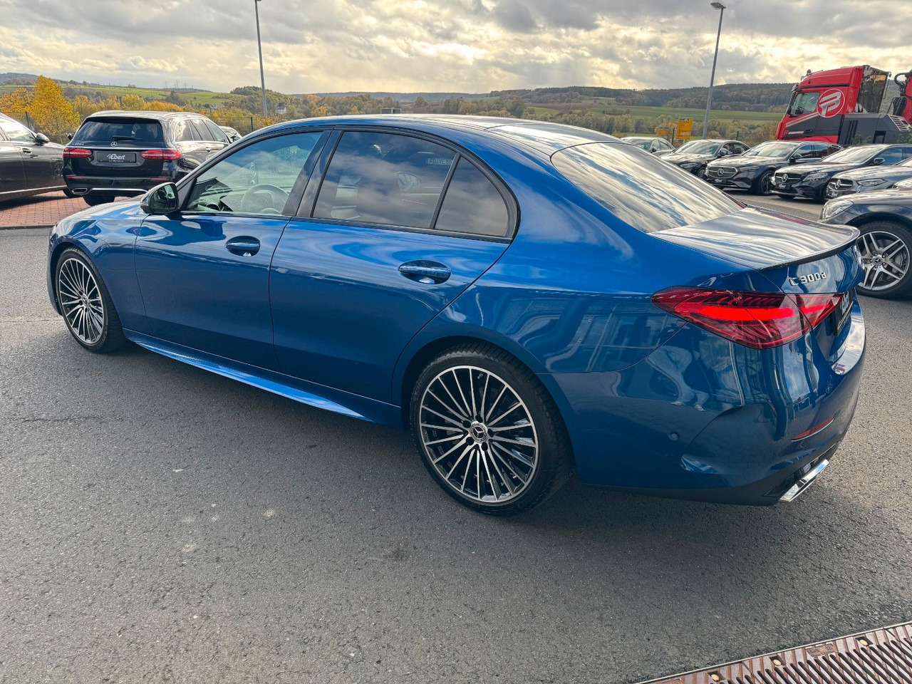 Mercedes-Benz C 300d AMG+Burmester+Distr+Digital+360+ - Sedan araba: fotoğraf 3 Mercedes-Benz C 300d AMG+Burmester+Distr+Digital+360+ - Sedan araba: fotoğraf 3