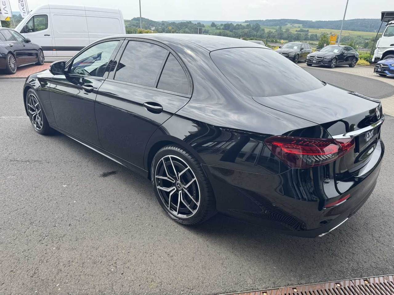 Mercedes-Benz E 220d AMG+Distr+Multibeam+Pano+ Ambiente+Night - Sedan araba: fotoğraf 3 Mercedes-Benz E 220d AMG+Distr+Multibeam+Pano+ Ambiente+Night - Sedan araba: fotoğraf 3