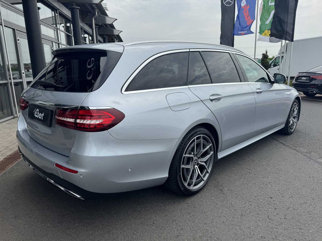 Mercedes-Benz E 220d T AMG+AHK+ESD+RKamera+TotW+ Ambiente - Binek araba: fotoğraf 4 Mercedes-Benz E 220d T AMG+AHK+ESD+RKamera+TotW+ Ambiente - Binek araba: fotoğraf 4