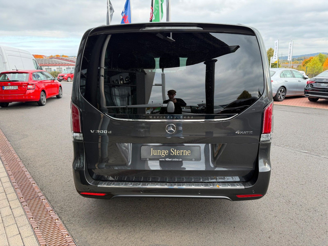 Mercedes-Benz V 300 d 4MATIC EXCLUSIVE AMG Panorama Standheiz - Minivan: fotoğraf 5 Mercedes-Benz V 300 d 4MATIC EXCLUSIVE AMG Panorama Standheiz - Minivan: fotoğraf 5