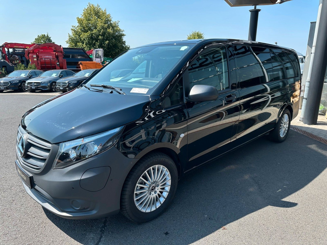 Mercedes-Benz eVito 129 Tourer Behinderten-/Rollstuhlrampe - Minivan, Elektrikli kamyonet: fotoğraf 4 Mercedes-Benz eVito 129 Tourer Behinderten-/Rollstuhlrampe - Minivan, Elektrikli kamyonet: fotoğraf 4