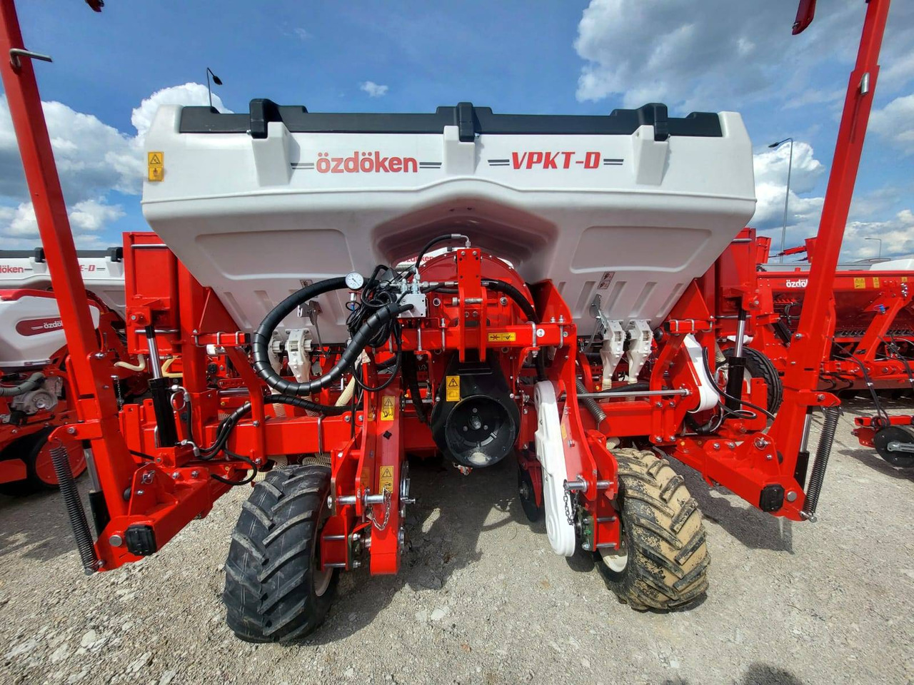 Ozdoken six-row pneumatic precision seeder, VPKT-DG6, PVC fertiliser tank - on stock - Hassas ekim makinesi: fotoğraf 2 Ozdoken six-row pneumatic precision seeder, VPKT-DG6, PVC fertiliser tank - on stock - Hassas ekim makinesi: fotoğraf 2