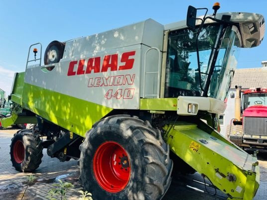 Claas LEXION 440 - Biçerdöver: fotoğraf 4 Claas LEXION 440 - Biçerdöver: fotoğraf 4