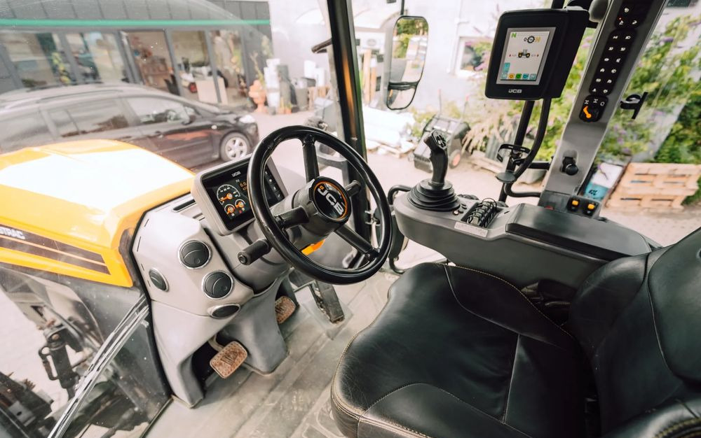 Traktör JCB Fastrac 4220: fotoğraf 8