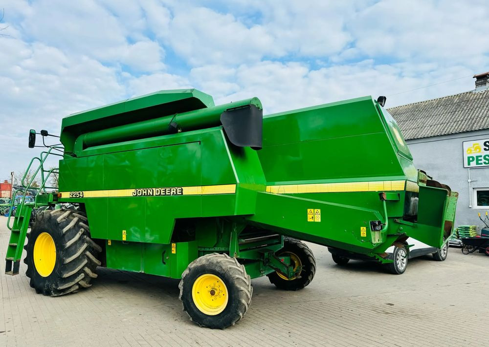 Biçerdöver John Deere 2254: fotoğraf 11