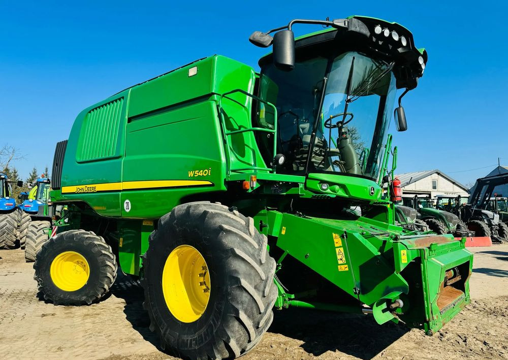 John Deere W540i - Biçerdöver: fotoğraf 1 John Deere W540i - Biçerdöver: fotoğraf 1