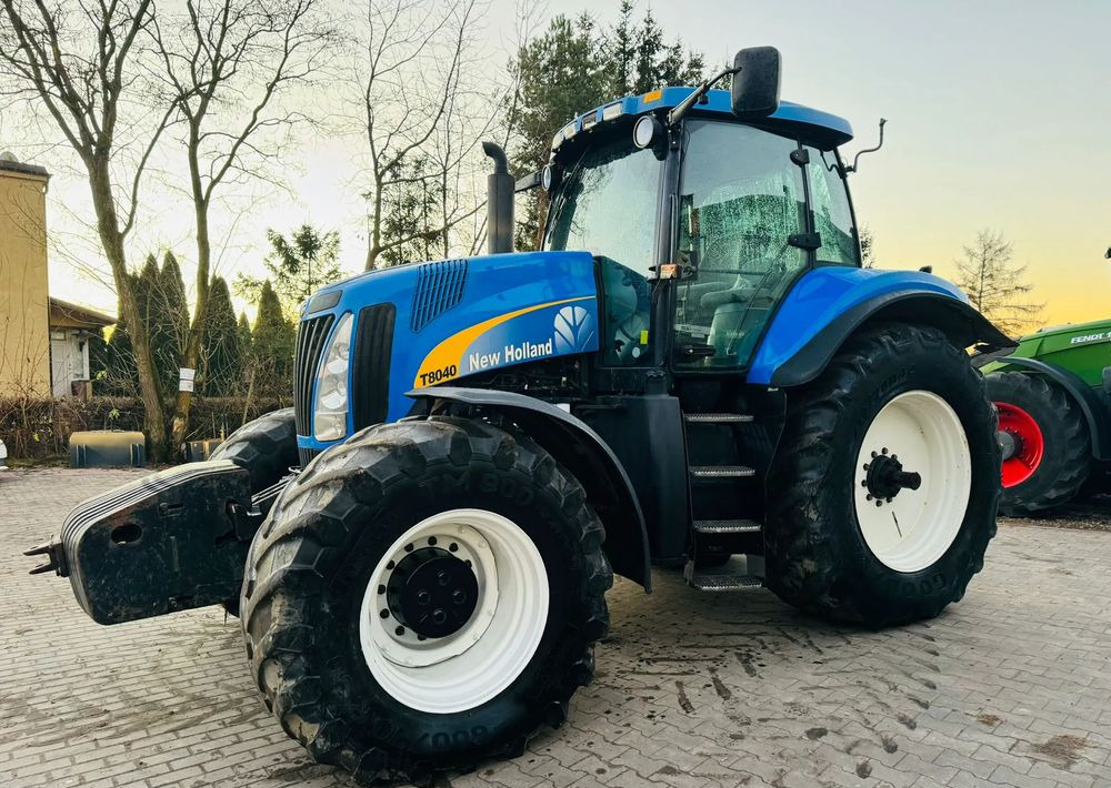 New Holland T8040 - Traktör: fotoğraf 3 New Holland T8040 - Traktör: fotoğraf 3