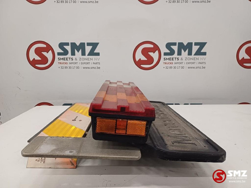 Mercedes-Benz Occ achterlicht links met steun Mercedes - Arka far - Kamyon: fotoğraf 4 Mercedes-Benz Occ achterlicht links met steun Mercedes - Arka far - Kamyon: fotoğraf 4