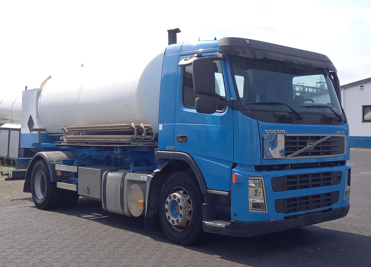 VOLVO Gas oxygen, argon, nitrogen - Tanker kamyon: fotoğraf 1 VOLVO Gas oxygen, argon, nitrogen - Tanker kamyon: fotoğraf 1
