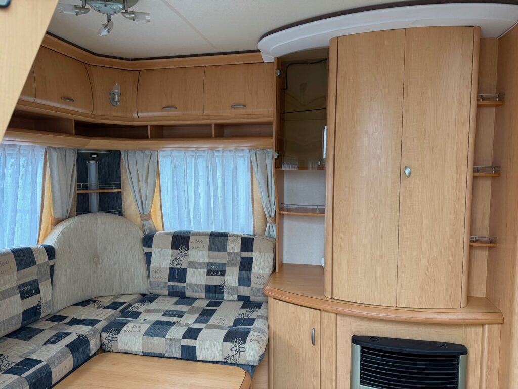 Hobby De Luxe 540 UL 2007 - Çekme karavan: fotoğraf 5 Hobby De Luxe 540 UL 2007 - Çekme karavan: fotoğraf 5