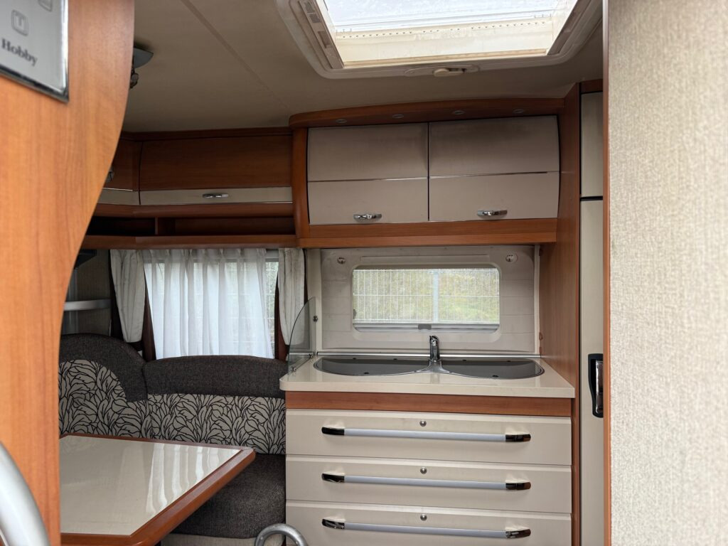 Hobby Excellent 460 UFe 2013 - Çekme karavan: fotoğraf 4 Hobby Excellent 460 UFe 2013 - Çekme karavan: fotoğraf 4