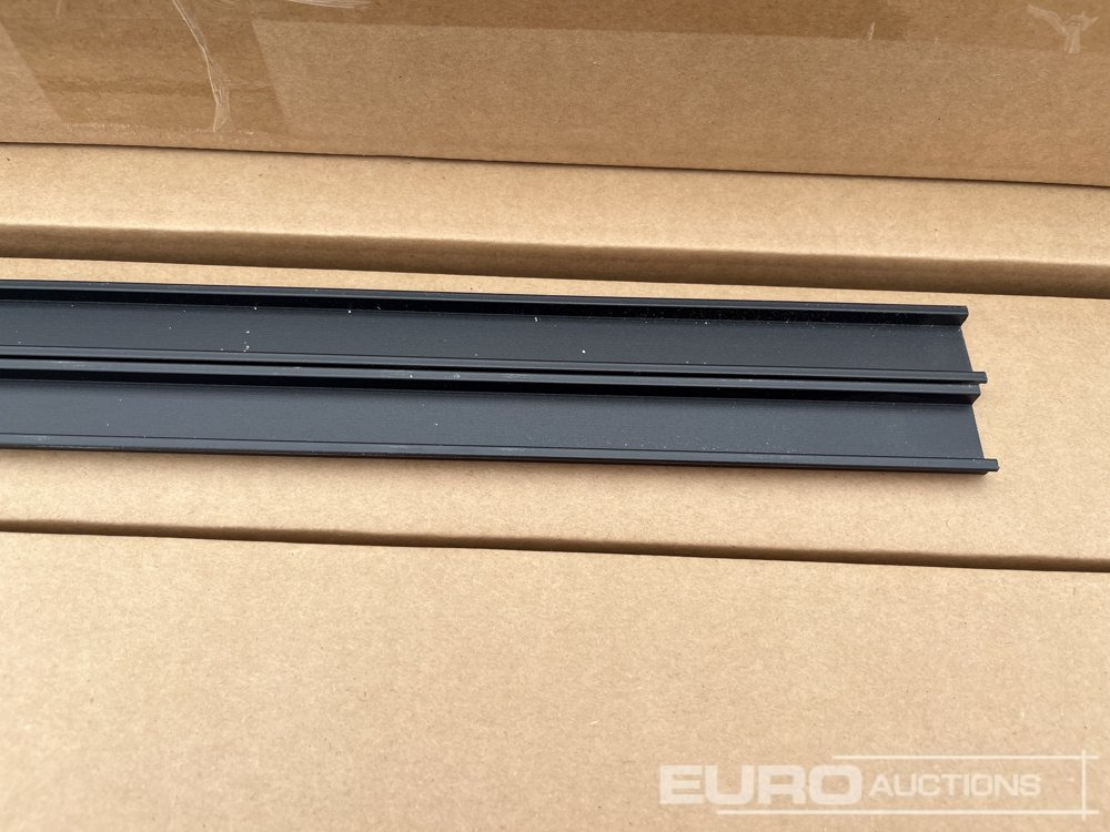 İnşaat ekipmanı 1.8m Wide Anthracite Grey Composite Fence Panels (25 of), 2.45m Black Aluminium Posts (26 of), Complete With Assembly Kit: fotoğraf 18
