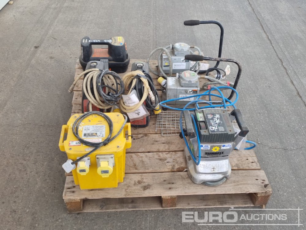 110Volt Transformer, 110Volt Vacuum Pump (4 of), 110Volt Hand Held Floor Sander, Cable Avoidance Tool Signal Detector - İnşaat ekipmanı: fotoğraf 5 110Volt Transformer, 110Volt Vacuum Pump (4 of), 110Volt Hand Held Floor Sander, Cable Avoidance Tool Signal Detector - İnşaat ekipmanı: fotoğraf 5