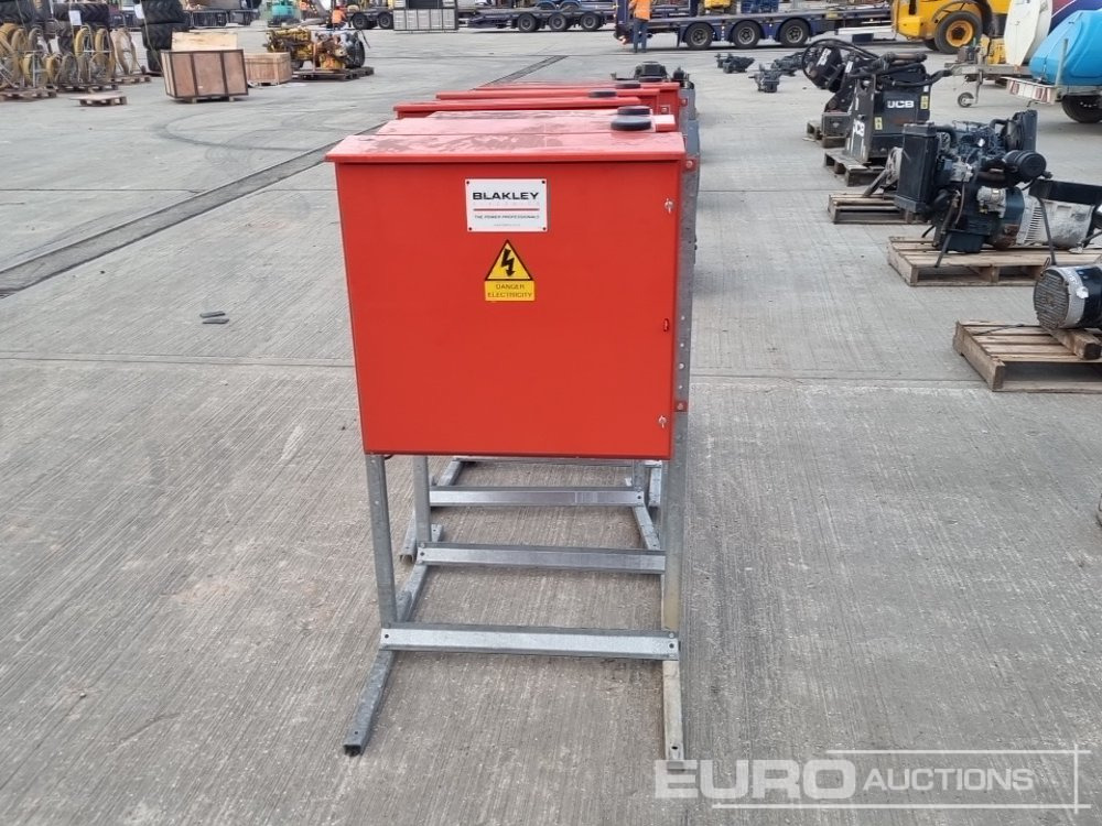 400 Volt Distributing Boxes (5 of) - İnşaat ekipmanı: fotoğraf 4 400 Volt Distributing Boxes (5 of) - İnşaat ekipmanı: fotoğraf 4