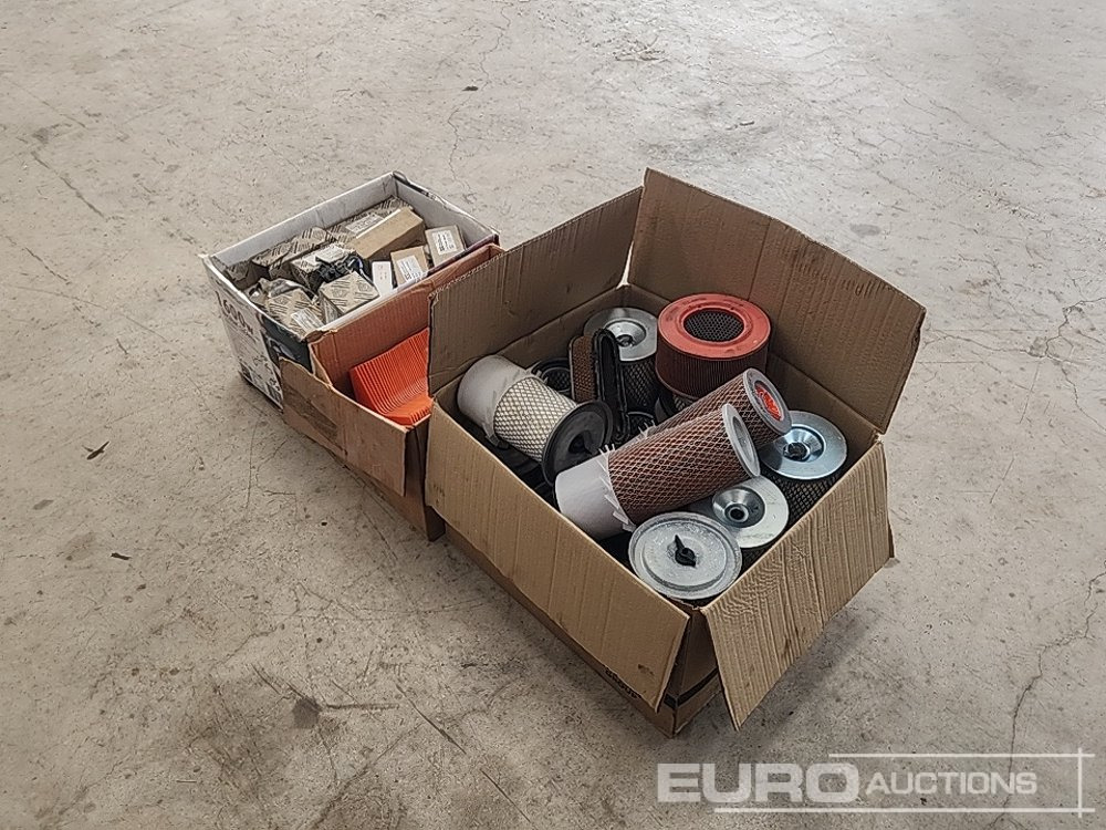 Box of Filters (3 of) - Garaj ekipman: fotoğraf 1 Box of Filters (3 of) - Garaj ekipman: fotoğraf 1