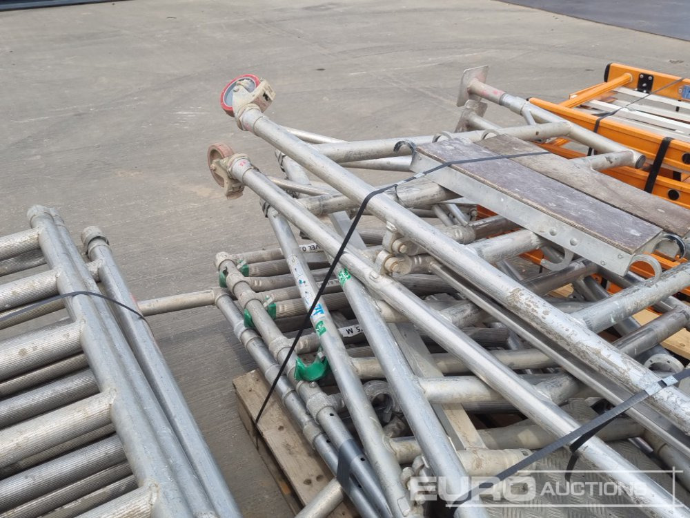 İnşaat ekipmanı Bundle of Folding Aluminium Scaffolding (5 of), Bundle of Folding Fiberglass Scaffolding, Bundle of Aluminium Scaffolding (3 of), Aluminium Staging Boards (3 of): fotoğraf 17