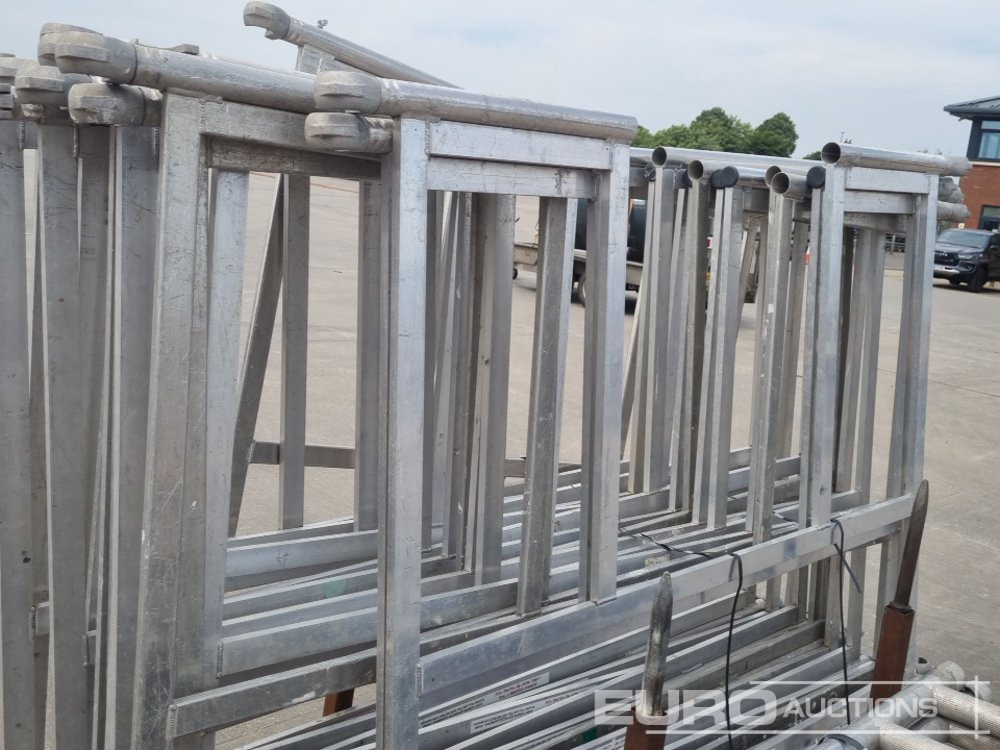 İnşaat ekipmanı Bundle of Folding Aluminium Scaffolding (5 of), Bundle of Folding Fiberglass Scaffolding, Bundle of Aluminium Scaffolding (3 of), Aluminium Staging Boards (3 of): fotoğraf 12