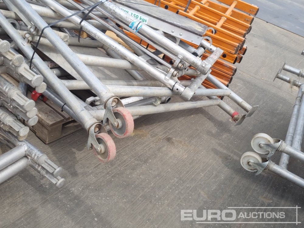 İnşaat ekipmanı Bundle of Folding Aluminium Scaffolding (5 of), Bundle of Folding Fiberglass Scaffolding, Bundle of Aluminium Scaffolding (3 of), Aluminium Staging Boards (3 of): fotoğraf 16