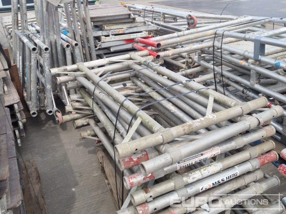 İnşaat ekipmanı Bundle of Folding Aluminium Scaffolding (5 of), Bundle of Folding Fiberglass Scaffolding, Bundle of Aluminium Scaffolding (3 of), Aluminium Staging Boards (3 of): fotoğraf 30