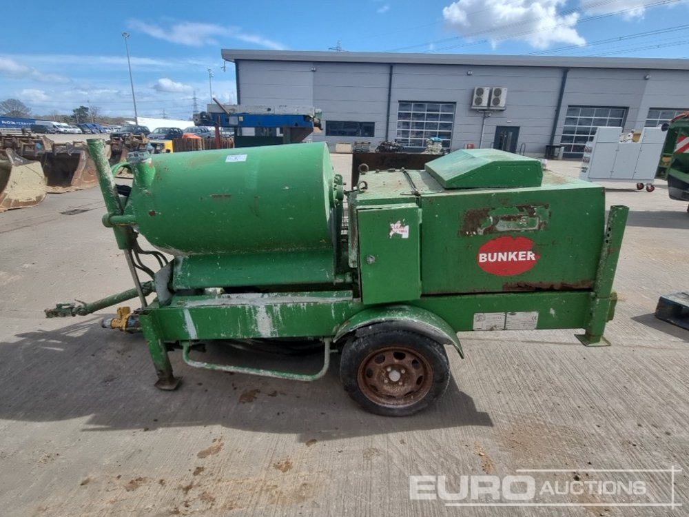Bunker Single Axle Concrete Mixing Pump, Kubota Engine - Mobil beton pompası: fotoğraf 4 Bunker Single Axle Concrete Mixing Pump, Kubota Engine - Mobil beton pompası: fotoğraf 4