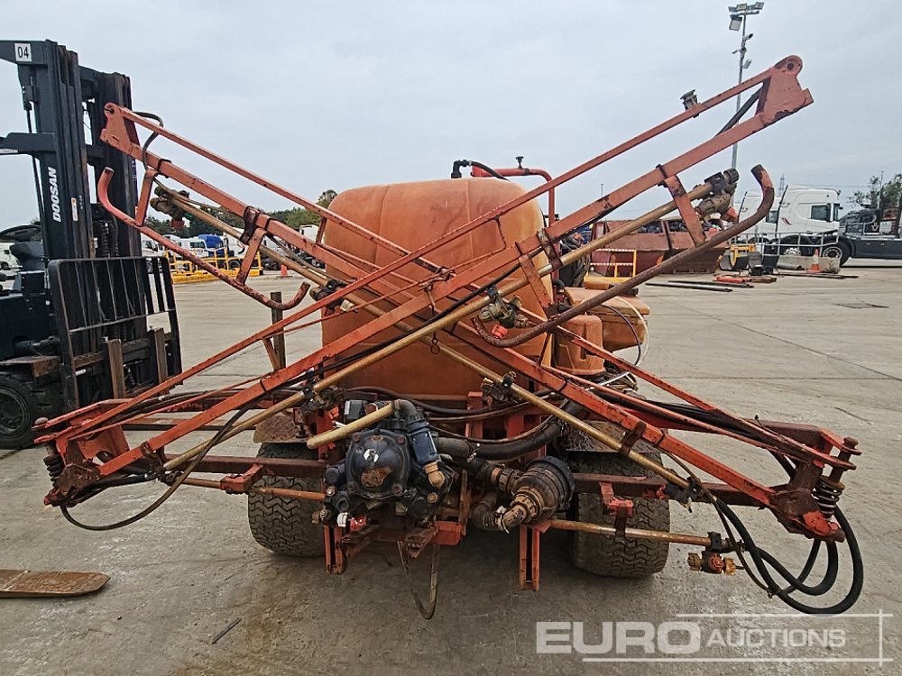 Cushman Turf-Truckster - Kendi yürür ilaçlama makinesi: fotoğraf 4 Cushman Turf-Truckster - Kendi yürür ilaçlama makinesi: fotoğraf 4