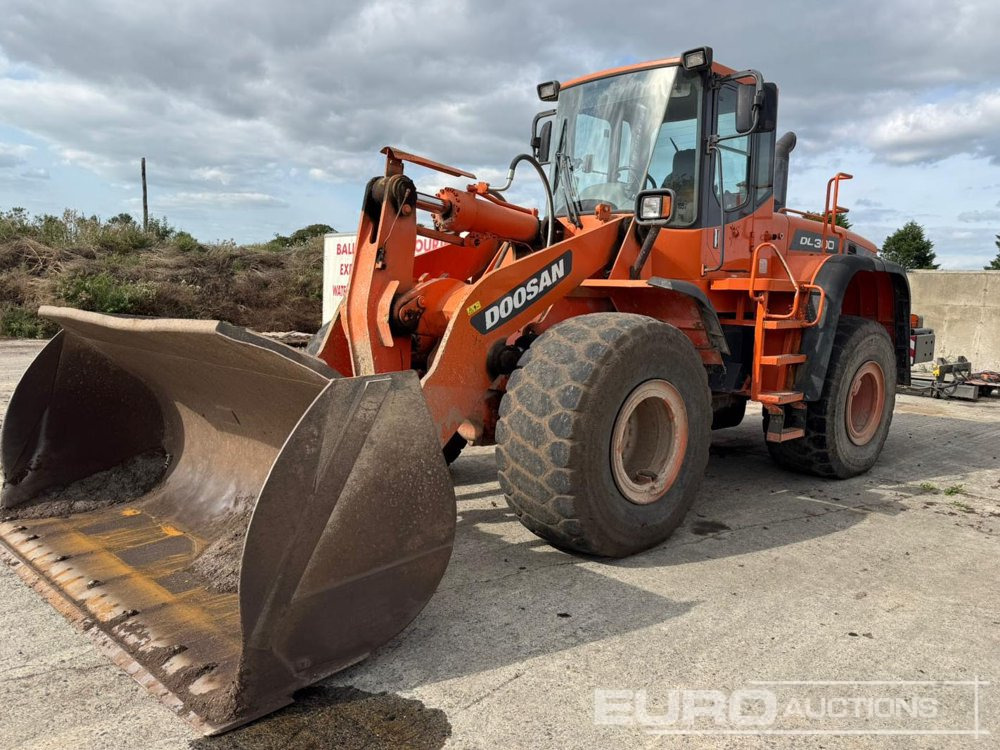 Doosan DL300 - Tekerlekli yükleyici: fotoğraf 1 Doosan DL300 - Tekerlekli yükleyici: fotoğraf 1