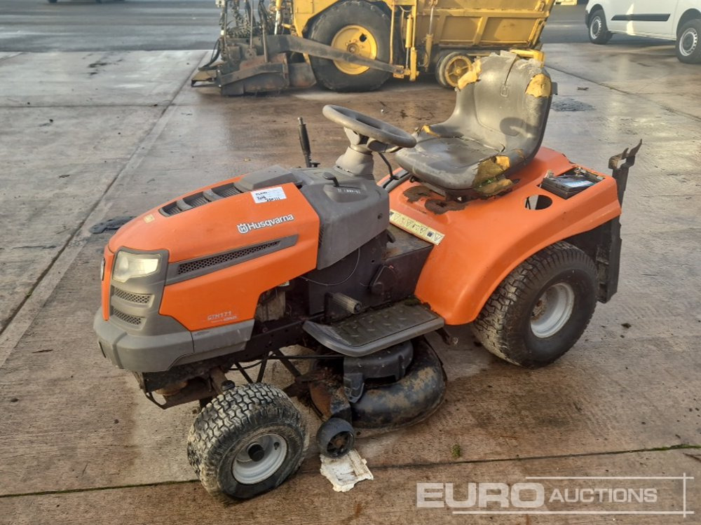 Husqvarna Petrol Ride on Lawnmower (Non Runner) - Çim biçme makinesi: fotoğraf 1 Husqvarna Petrol Ride on Lawnmower (Non Runner) - Çim biçme makinesi: fotoğraf 1