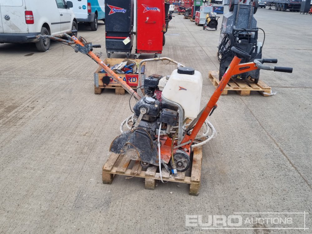 Husqvarna Walk Behind Petrol Floor Saw & Petrol Concrete Power Float - Asfalt döşeme aracı: fotoğraf 2 Husqvarna Walk Behind Petrol Floor Saw & Petrol Concrete Power Float - Asfalt döşeme aracı: fotoğraf 2