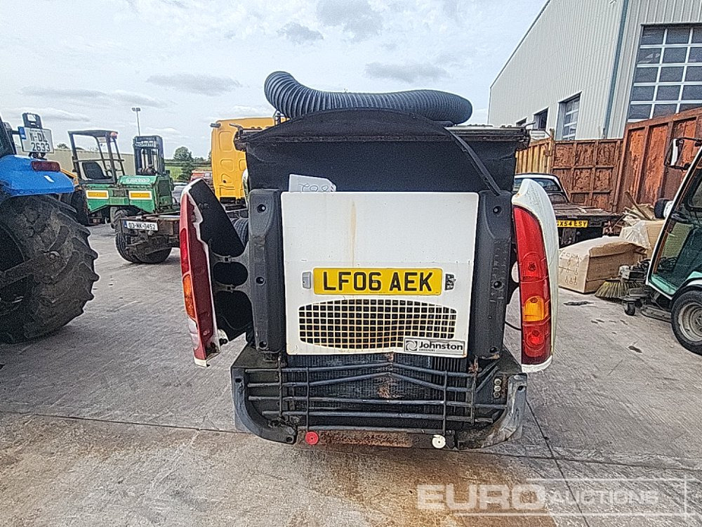 Johnston Sweeper 4x2 Road Sweeper - Yol süpürme aracı: fotoğraf 4 Johnston Sweeper 4x2 Road Sweeper - Yol süpürme aracı: fotoğraf 4