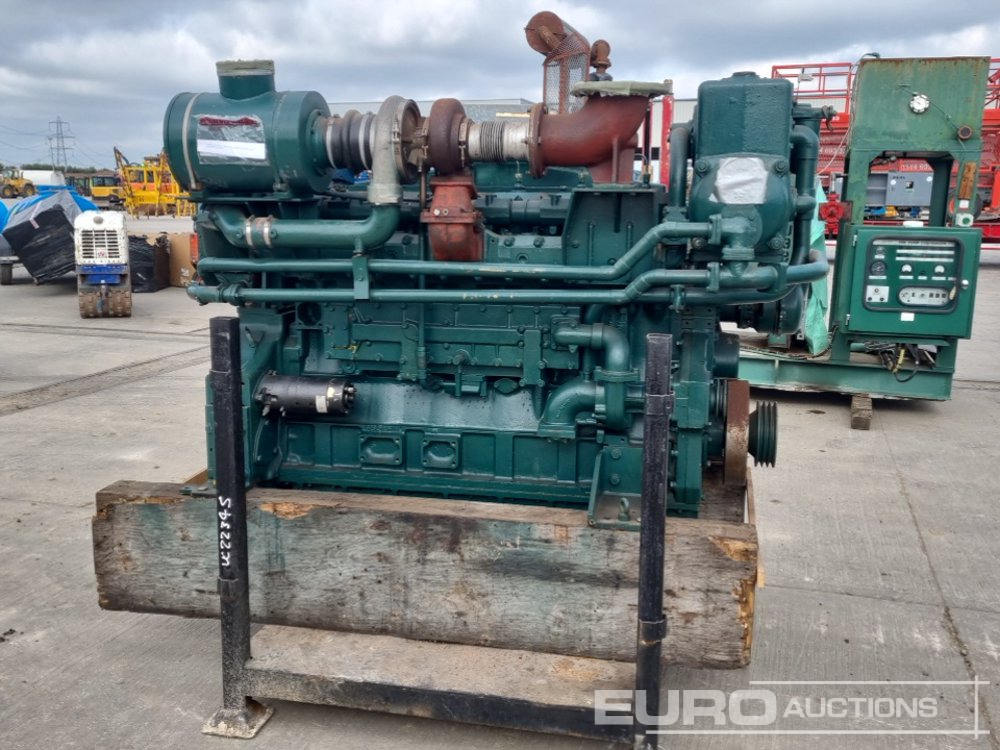 Komatsu 6 Cylinder Engine - Motor: fotoğraf 2 Komatsu 6 Cylinder Engine - Motor: fotoğraf 2
