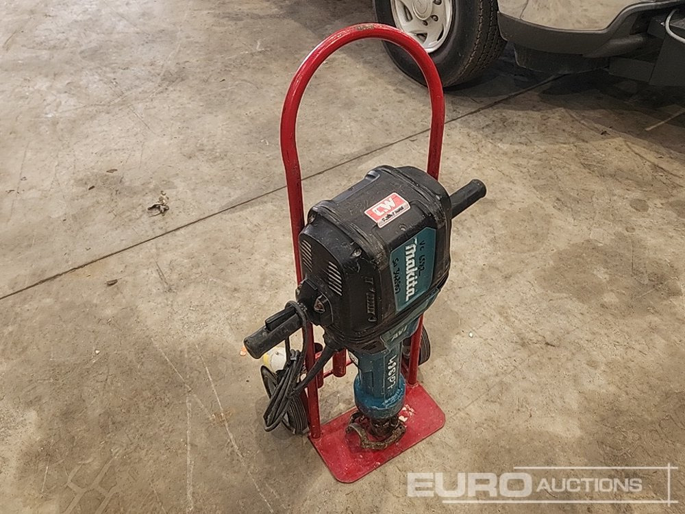 Makita AVT - İnşaat ekipmanı: fotoğraf 4 Makita AVT - İnşaat ekipmanı: fotoğraf 4