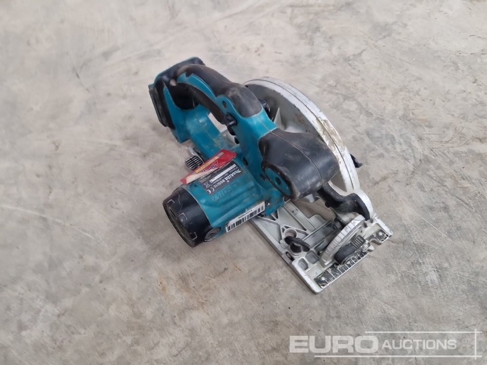 Makita BSS610 18 Volt Cordless Circular Saw (Body & Case Only) - İnşaat ekipmanı: fotoğraf 3 Makita BSS610 18 Volt Cordless Circular Saw (Body & Case Only) - İnşaat ekipmanı: fotoğraf 3