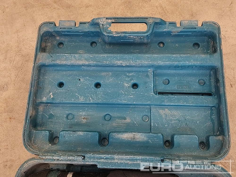 Makita HM0870C 110 Volt Breaker - İnşaat ekipmanı: fotoğraf 5 Makita HM0870C 110 Volt Breaker - İnşaat ekipmanı: fotoğraf 5