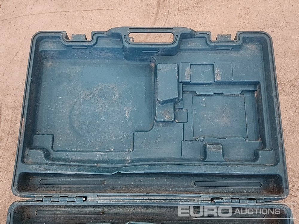 Makita HM5001C 110 Volt Breaker - İnşaat ekipmanı: fotoğraf 5 Makita HM5001C 110 Volt Breaker - İnşaat ekipmanı: fotoğraf 5