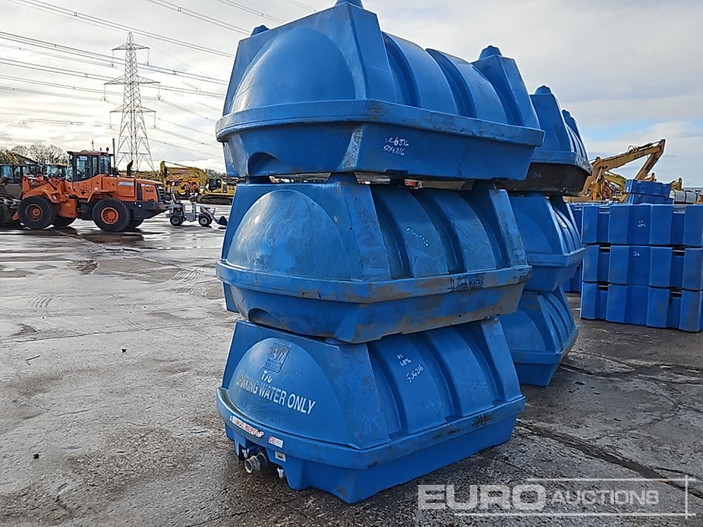 Plastic Water Bowser (3 of) - Depolama tankı: fotoğraf 1 Plastic Water Bowser (3 of) - Depolama tankı: fotoğraf 1