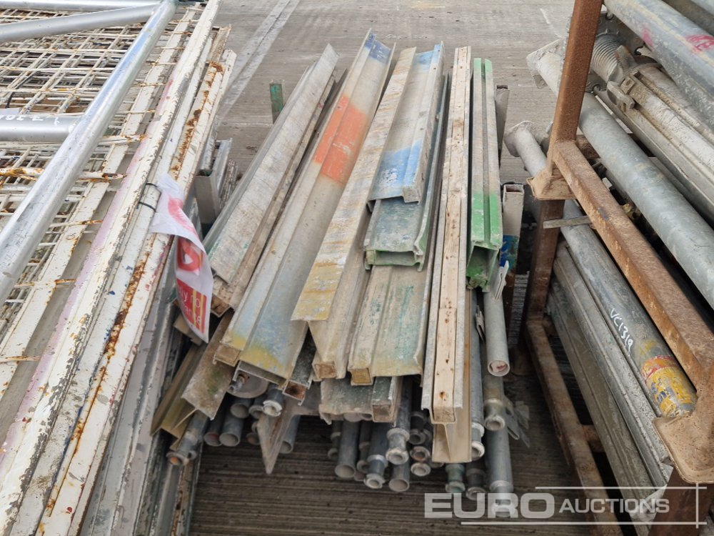 İnşaat ekipmanı Steel Mesh Panels (5 Pallets of & 1 Stillage of), Acro Props (5 Stillages of), Kwikstage Polls (2 Stillages of), Stillge of Fittings: fotoğraf 13