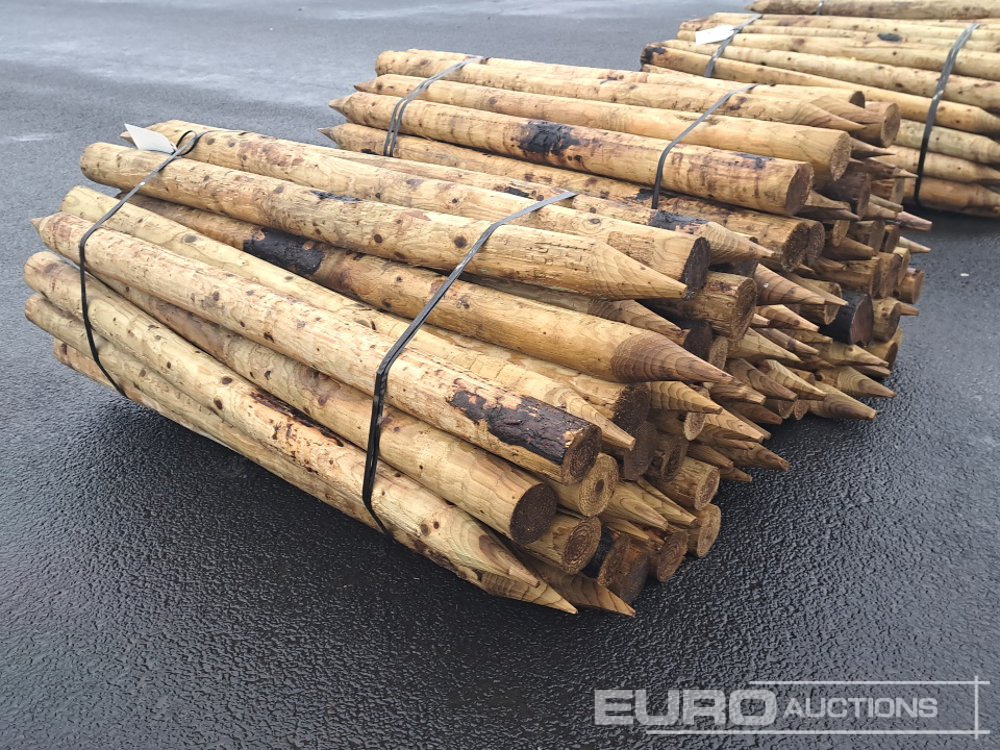 Bundle of Timber Posts (2 of) - Tarım araçları: fotoğraf 1 Bundle of Timber Posts (2 of) - Tarım araçları: fotoğraf 1