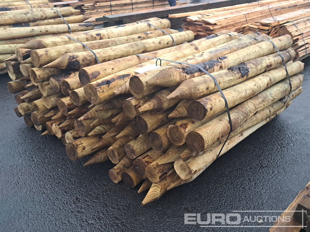 Bundle of Timber Posts (2 of) - Tarım araçları: fotoğraf 4 Bundle of Timber Posts (2 of) - Tarım araçları: fotoğraf 4