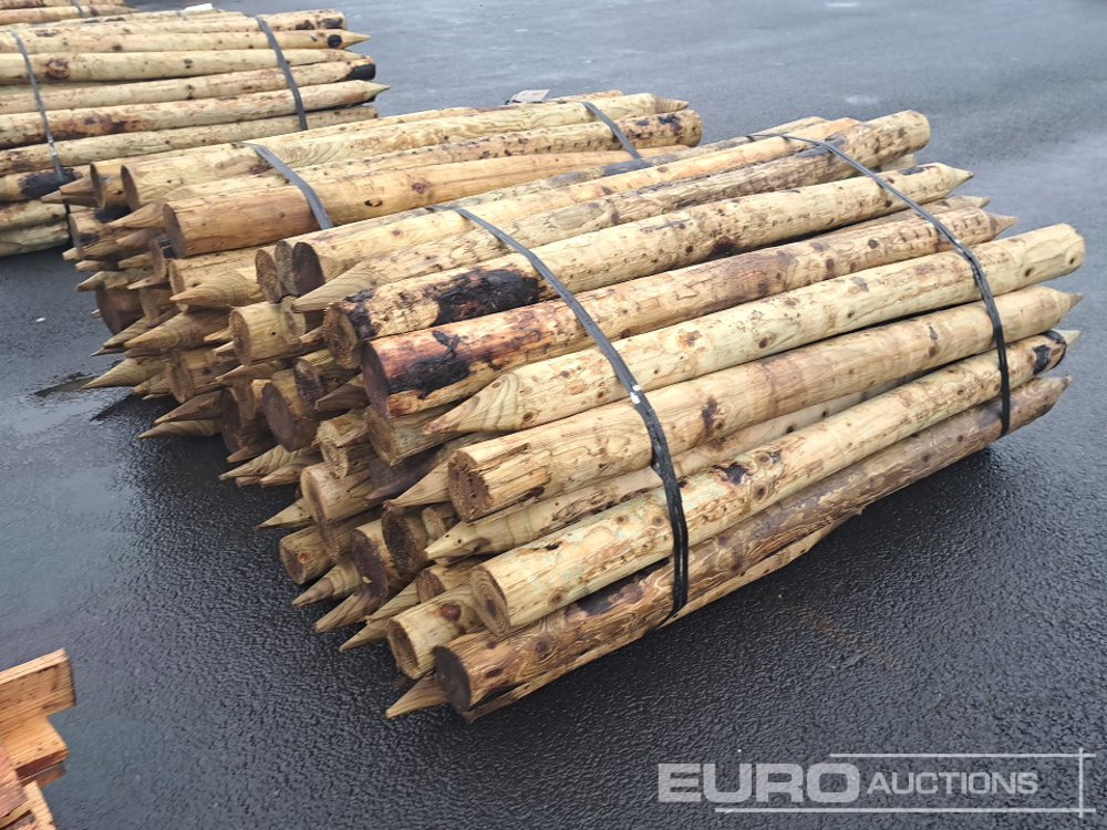 Bundle of Timber Posts (2 of) - Tarım araçları: fotoğraf 2 Bundle of Timber Posts (2 of) - Tarım araçları: fotoğraf 2