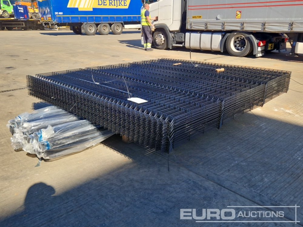 Unused Galvanised & Powder Coated Heavy Duty (5mm) Wire Mesh Fencing, 25 x H2.4m x W2.2m Panels, 26 x 60mm x 60mm x3m Posts, with Fittings (Black) - İnşaat ekipmanı: fotoğraf 1 Unused Galvanised & Powder Coated Heavy Duty (5mm) Wire Mesh Fencing, 25 x H2.4m x W2.2m Panels, 26 x 60mm x 60mm x3m Posts, with Fittings (Black) - İnşaat ekipmanı: fotoğraf 1