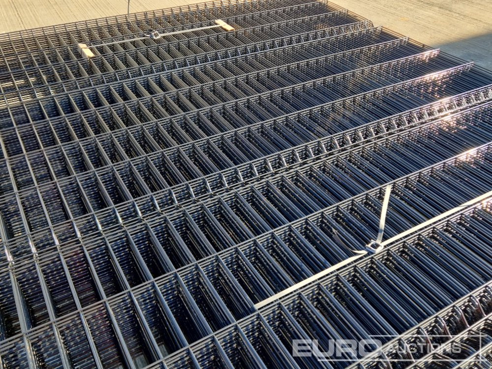 İnşaat ekipmanı Unused Galvanised & Powder Coated Heavy Duty (5mm) Wire Mesh Fencing, 25 x H2.4m x W2.2m Panels, 26 x 60mm x 60mm x3m Posts, with Fittings (Black): fotoğraf 11