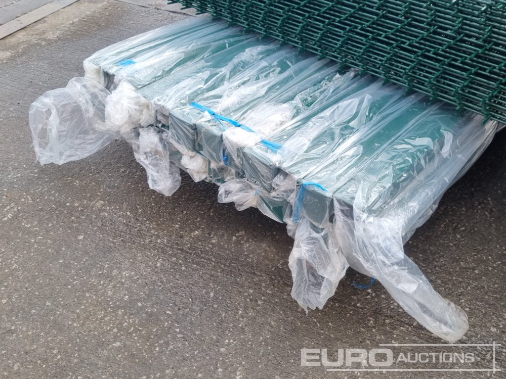 İnşaat ekipmanı Unused Galvanised & Powder Coated Heavy Duty (5mm) Wire Mesh Fencing, 25 x H2.4m x W2.2m Panels, 26 x 60mm x 60mm x3m Posts, with Fittings (Green): fotoğraf 21