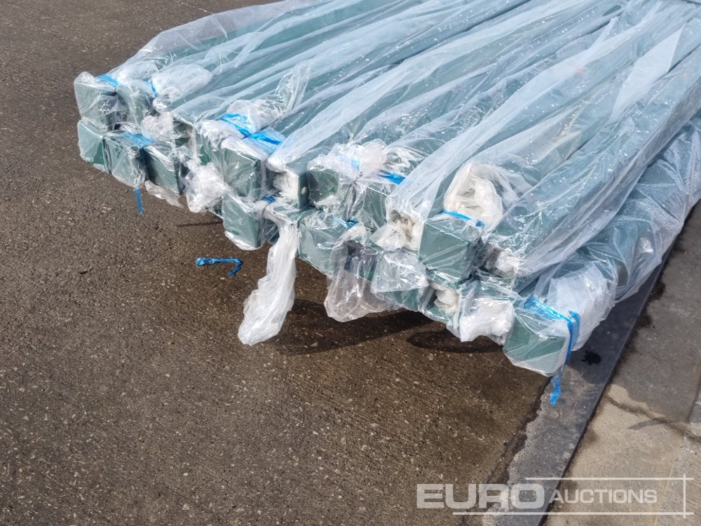 İnşaat ekipmanı Unused Galvanised & Powder Coated Heavy Duty (5mm) Wire Mesh Fencing, 25 x H2.4m x W2.2m Panels, 26 x 60mm x 60mm x3m Posts, with Fittings (Green): fotoğraf 10