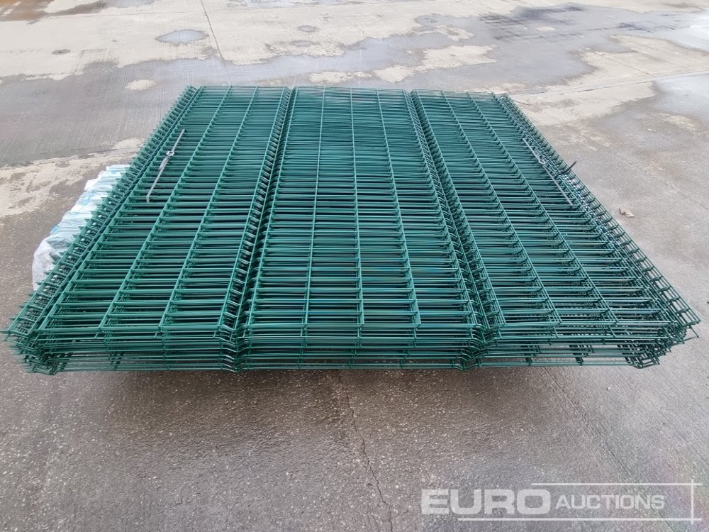 İnşaat ekipmanı Unused Galvanised & Powder Coated Heavy Duty (5mm) Wire Mesh Fencing, 25 x H2.4m x W2.2m Panels, 26 x 60mm x 60mm x3m Posts, with Fittings (Green): fotoğraf 17